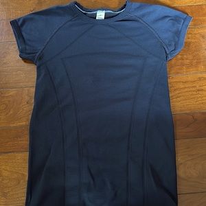 Ivivva Swiftly tee in rich navy like new sz 12